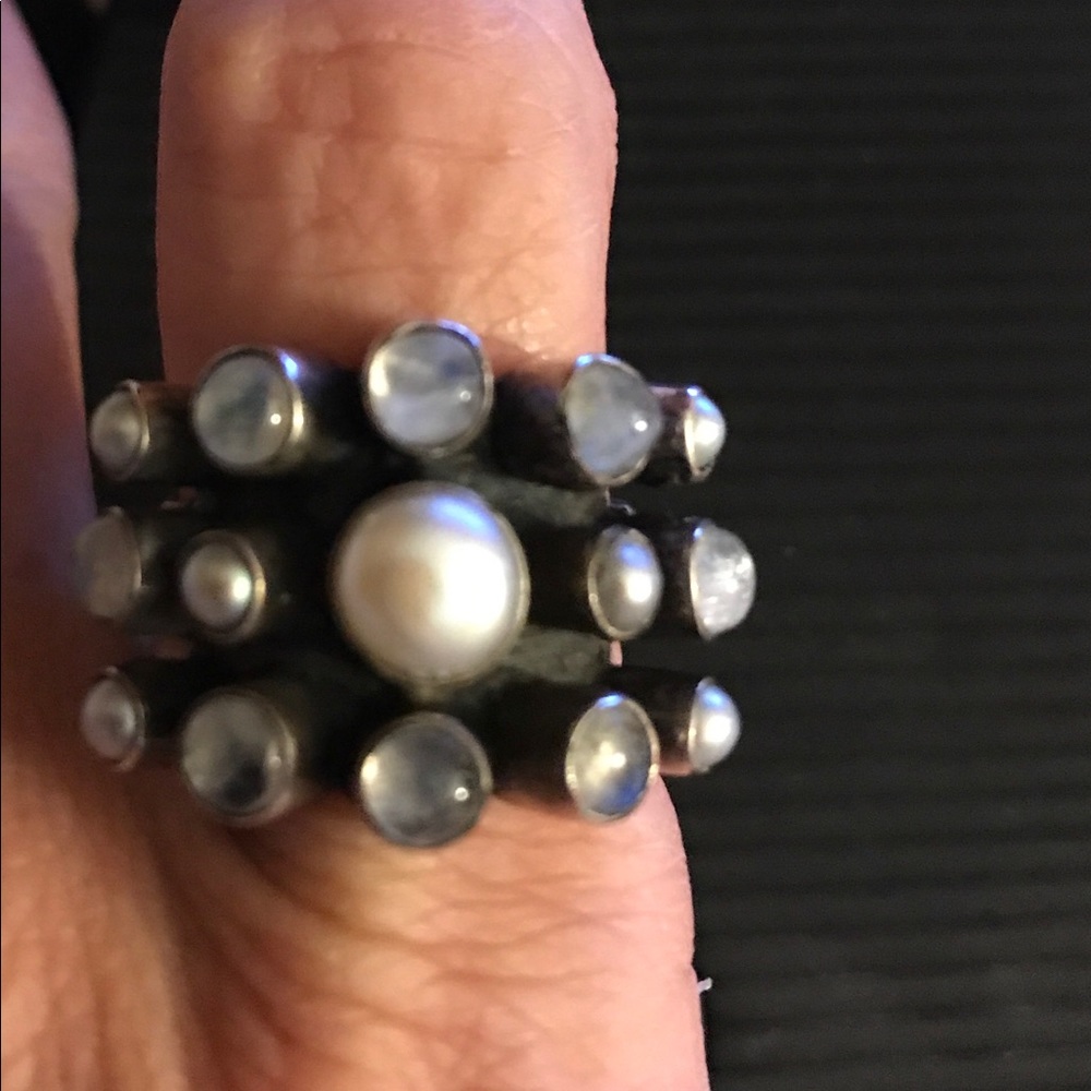 Moonstone Ring & 1 Pearl in the center🌺